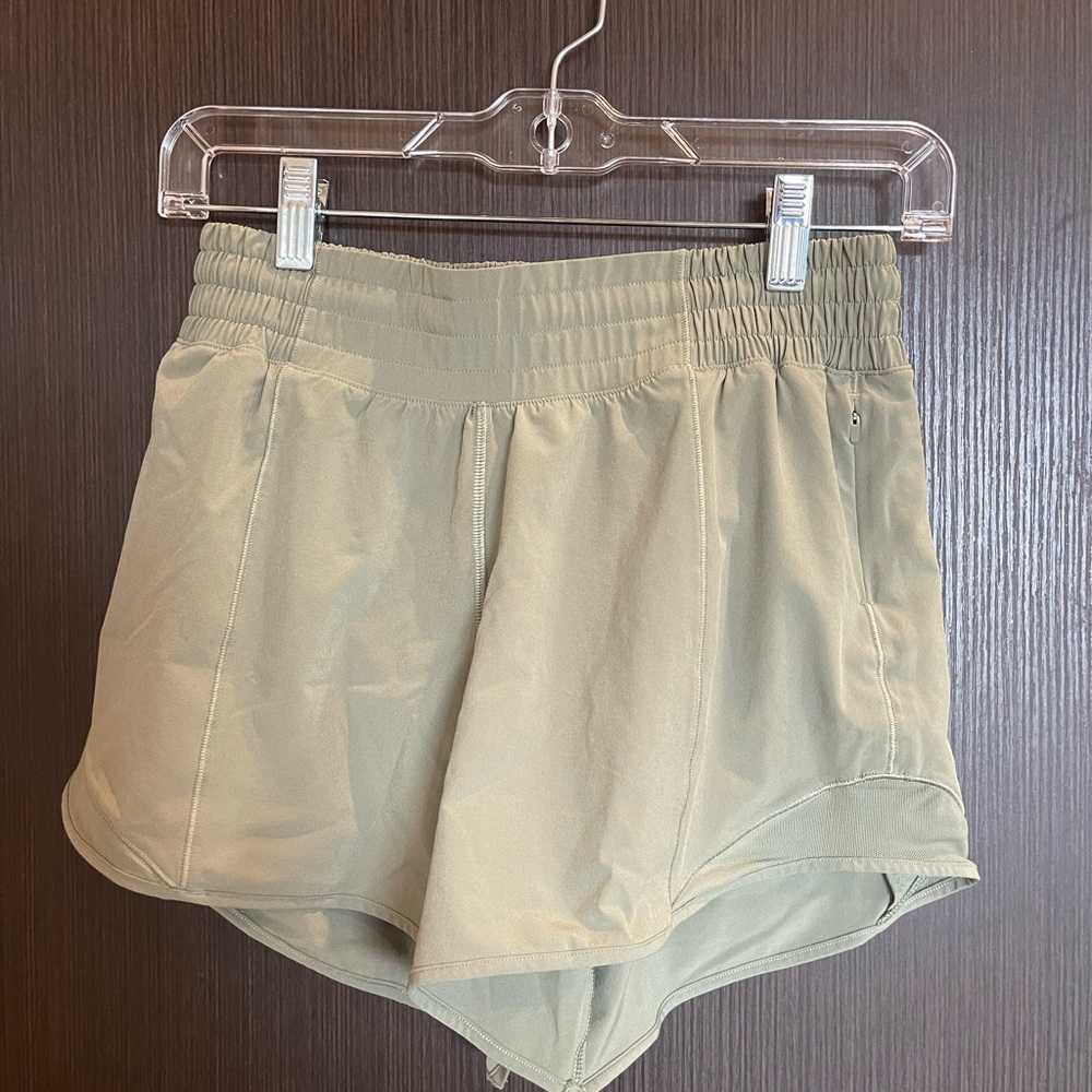 Lululemon hotty hot 4” high rise short size 4
